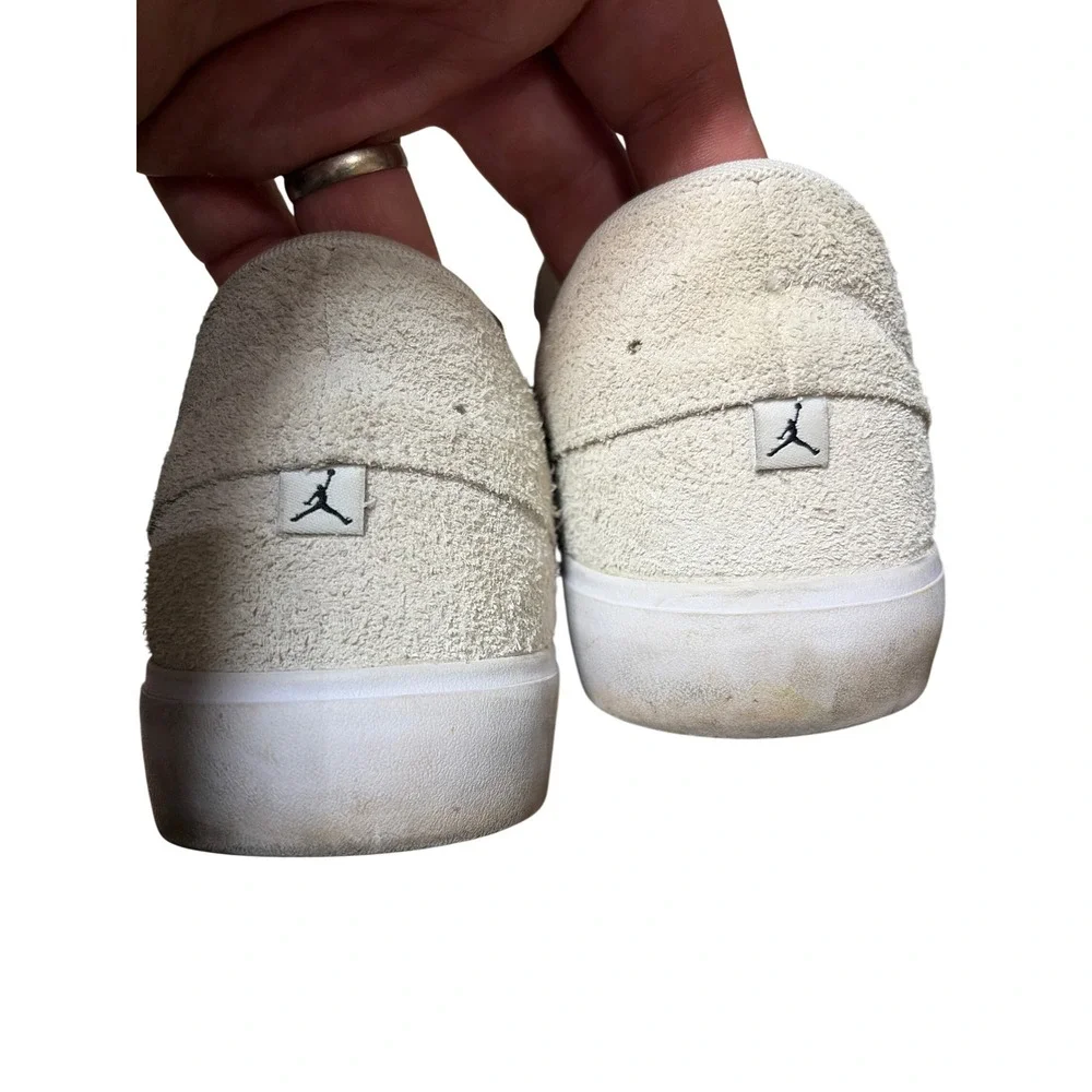 Jordan Series .01‎ Dear Deloris Mens Size 8.5 Sail Orange Suede Low Top Sneakers